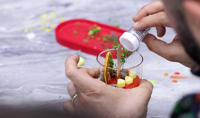 bayraklida sevgililer gunu kadin emegi ve sanatla kutlandi