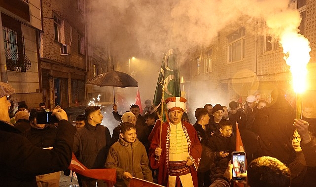 bayrampasada ramazan fener alayi ve mehterle karsilandi