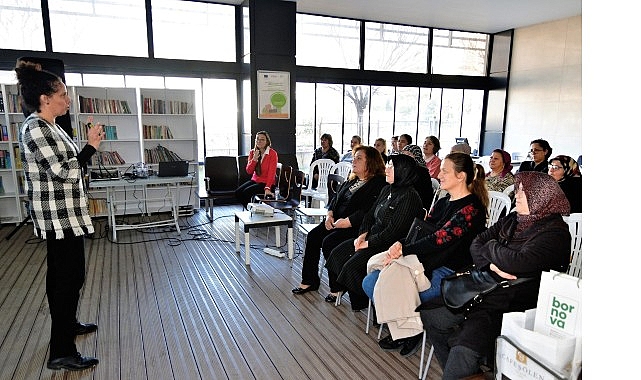 bornovada kadinlar hem uretiyor hem bilincleniyor