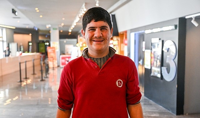 bornovada sinema salonu kahkahalarla doldu