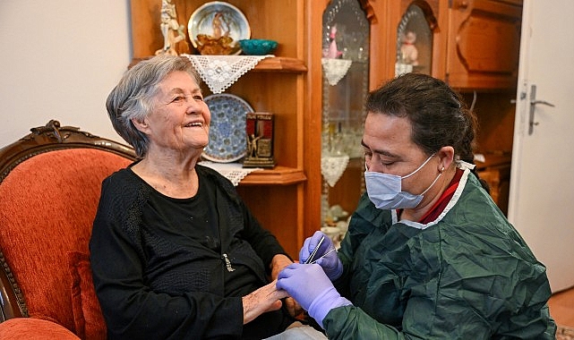 bornovada yasli ve engelliler evlerinde yalniz degil