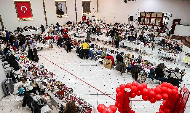 Buca Belediyesi Hediyelik Eşya Pazarı’na yoğun ilgi 1 buca belediyesi hediyelik esya pazarina yogun ilgi
