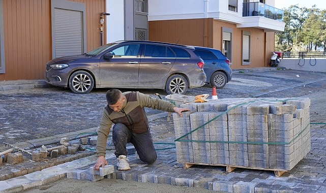 burhaniye belediyesi fen isleri mudurlugu calismalarini araliksiz surduruyor