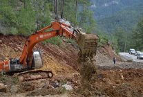 buyuksehir alanyada yollari acik tutmak icin gece gunduz calisiyor