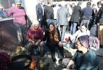 buyuksehir belediyesi afetin yaralarini sarmayi surduruyor