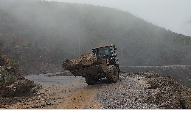 Büyükşehir ekiplerinin Alanya yollarında kış mesaisi sürüyor 1 buyuksehir ekiplerinin alanya yollarinda kis mesaisi suruyor