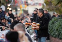 buyuksehir iftar sofrasini bu kez karsiyakada kurdu