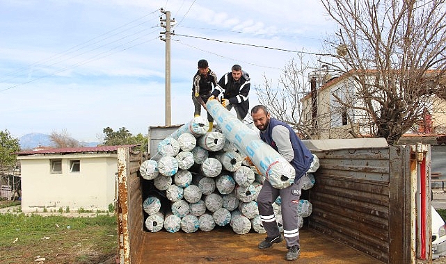 buyuksehirden hortum ve yagistan zarar goren ciftciye sera naylonu destegi