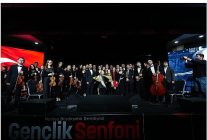 buyuksehirin genclik senfoni orkestrasi ilk konserinde devlesti