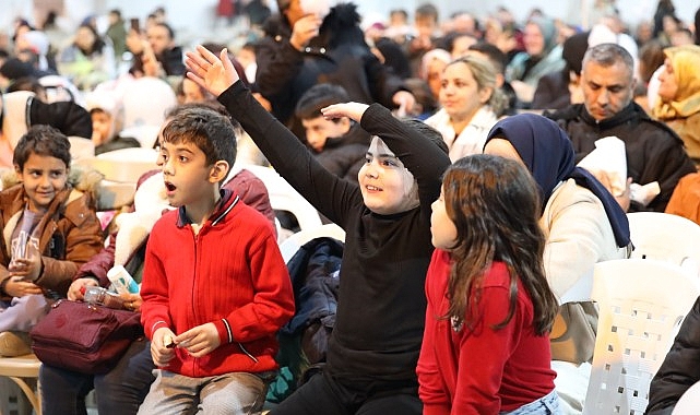 buyuksehirin izmitteki kardeslik sofrasi dolup tasiyor