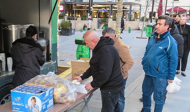 Çankaya’da Dayanışma Sofraları Kuruldu 1 cankayada dayanisma sofralari kuruldu