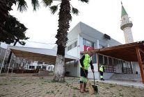 cesme belediyesinden ramazan oncesi camilerde kapsamli temizlik