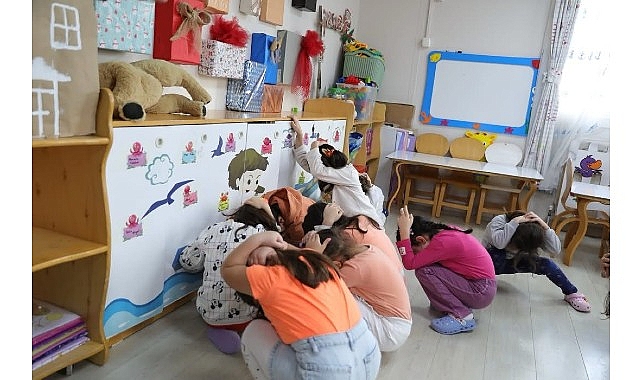 didim belediyesi minik ogrencilere deprem farkindaligi kazandiriyor