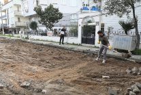 edremit belediyesinden ikizcay mahallesinde yogun yol mesaisi