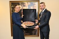 efes selcuk belediyesine hayvan ambulansi bagisi