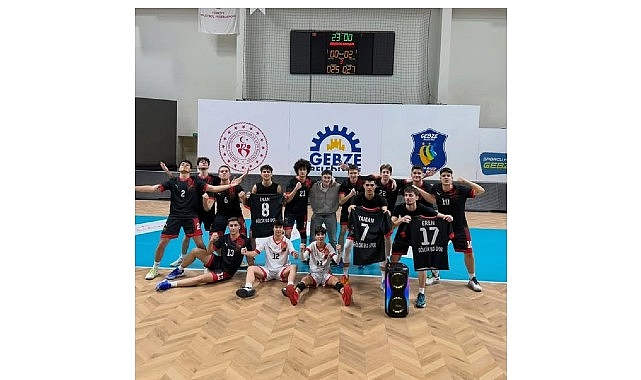 golcuk belediyesi voleybolda tarih yazdi ust uste 3 sampiyonluk
