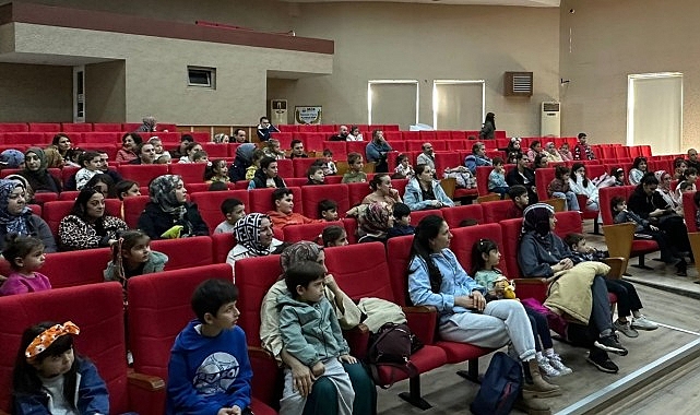 golcukte cocuklara ozel sahne etkinlikleri dolu dolu geciyor