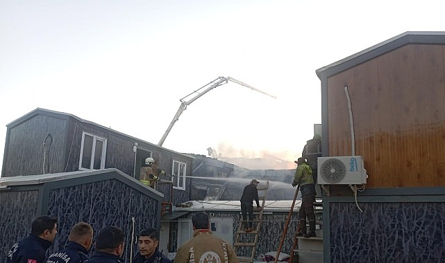İşçi Konteynerinde Çıkan Yangın Kontrol Altına Alındı 1 isci konteynerinde cikan yangin kontrol altina alindi