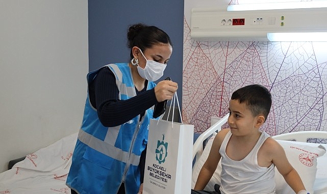 İyilik Kılavuzu’nda gönülleri ısıtan hastane ziyareti 1 iyilik kilavuzunda gonulleri isitan hastane ziyareti