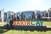 izmir bakircay universitesi ile karsiyaka belediyesi arasinda bilim merkezi is birligi protokolu imzalandi