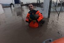 izmir itfaiyesi sessiz canlar icin zamanla yaristi