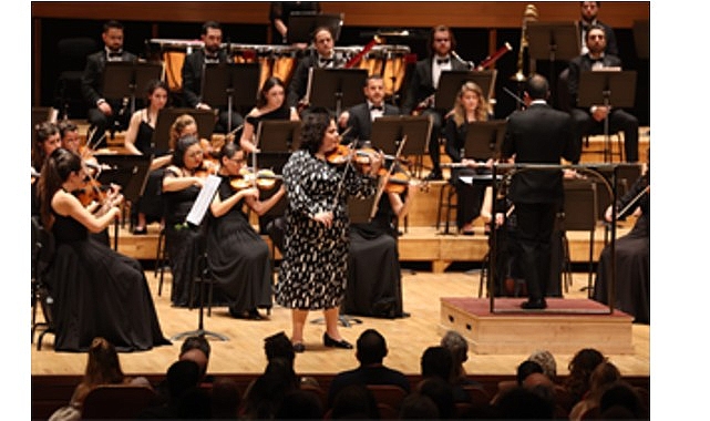 İzmir Oda Orkestrası, dünyaca ünlü keman sanatçısı Küden ile aynı sahnede 1 izmir oda orkestrasi dunyaca unlu keman sanatcisi kuden ile ayni sahnede