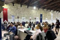 izmirde gencler kent yonetimine dogrudan katiliyor