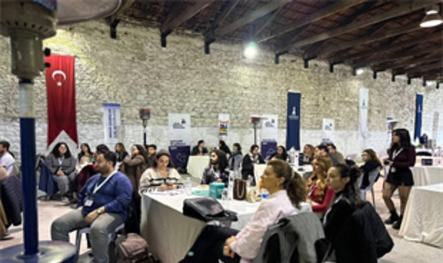 İzmir’de gençler kent yönetimine doğrudan katılıyor 1 izmirde gencler kent yonetimine dogrudan katiliyor