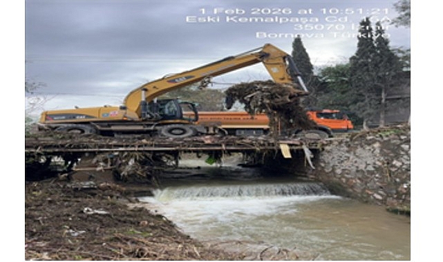 izmirde saganak yagisa tam kadro anlik mudahale