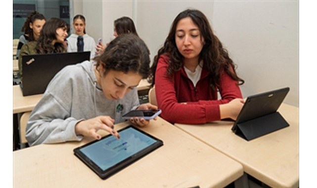 izmirli ogrencilere yapay zeka destekli matematik