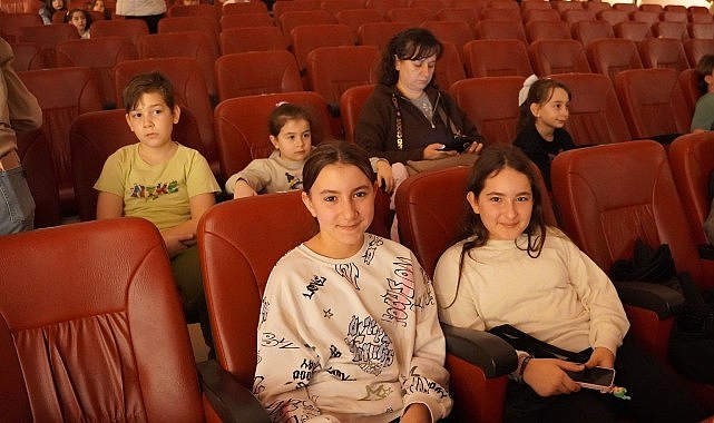 İznik’te Atık Piller Tiyatro Biletine Dönüşüyor 1 iznikte atik piller tiyatro biletine donusuyor