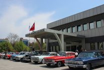 kadikoyde sevgililer gunune ozel klasik otomobil konvoyu