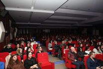 kadin siginagi izleyici ile bulustu