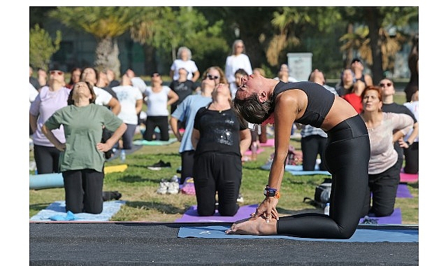 karsiyaka belediyesinden 14 subata ozel yoga etkinligi