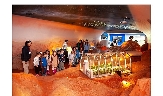 karsiyakali anaokulu ogrencileri uzay kampinda