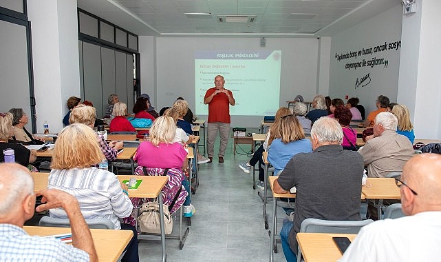 Karşıyaka’nın 3. Yaş Üniversitesi’nde 2. dönem başladı 1 karsiyakanin 3 yas universitesinde 2 donem basladi