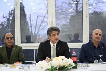 kartepe belediye meclisi iftar sofrasinda bir araya geldi