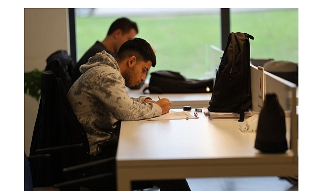 kartepe kent kutuphanesi yariyil tatilinde genclerin akinina ugradi