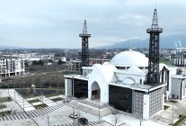 kartepe kent meydani camii ilk teravihle aciliyor