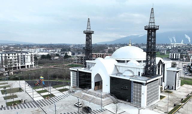 Kartepe Kent Meydanı Camii ilk teravihle açılıyor 1 kartepe kent meydani camii ilk teravihle aciliyor