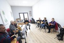 konakta ucretsiz baglama kursuna yogun ilgi