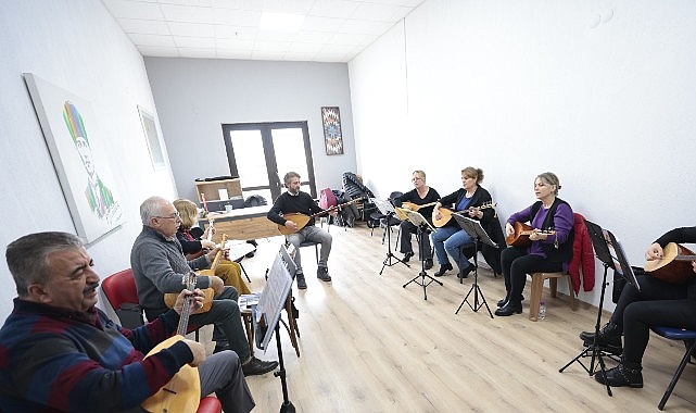 Konak’ta ücretsiz bağlama kursuna yoğun ilgi 1 konakta ucretsiz baglama kursuna yogun ilgi