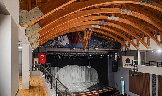 kultur ve sanat kenti ayvalika 300 kisilik salon