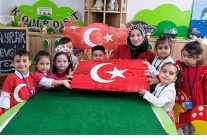 lokomotifte ilk ders zili bayrak sevgisi ile caldi