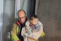 mahsur kalan 11 kisilik aileyi buyuksehir itfaiyesi kurtardi