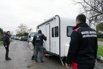 maltepe belediyesi karavan isgallerine gecit vermiyor