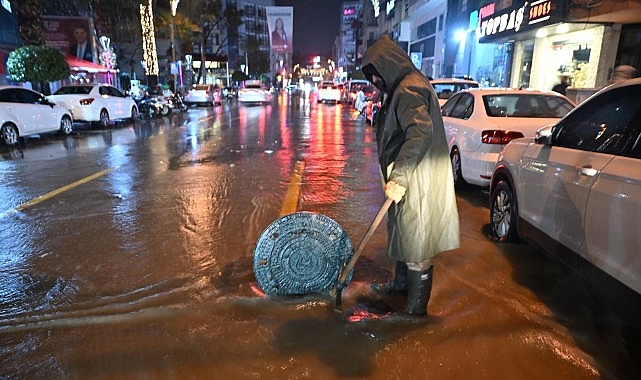 Manisa Büyükşehir ve MASKİ’den Yağış Mesaisi: Ekipler Tüm Gece Sahadaydı 1 manisa buyuksehir ve maskiden yagis mesaisi ekipler tum gece sahadaydi