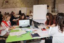 mobilya eko tasarim calistayinda bir tasla 4 kus vurdular