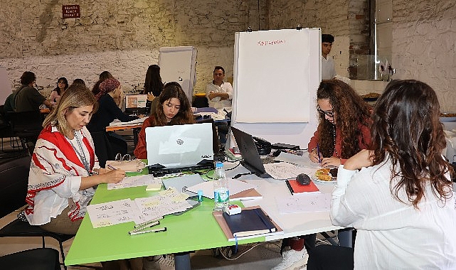 mobilya eko tasarim calistayinda bir tasla 4 kus vurdular