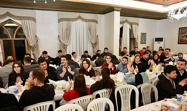 nevsehir belediyesi baskanlik makamini sahur sofrasina cevirdik